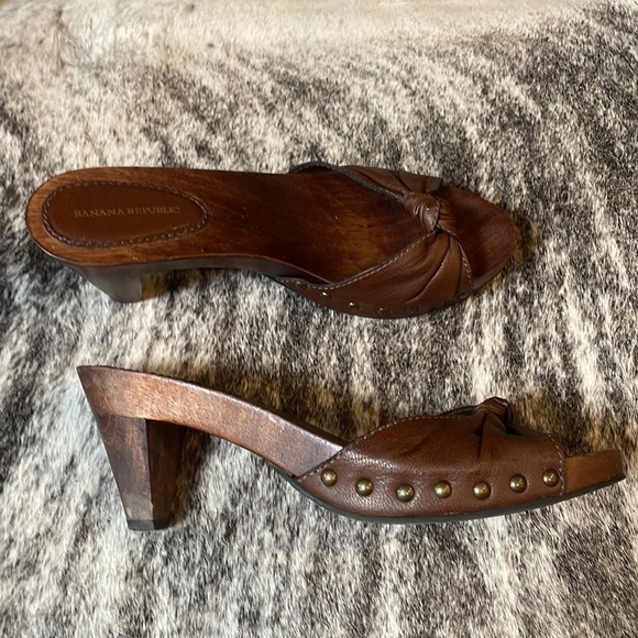 Banana Republic Made In Italy Woden Heel Open Toe Clog - Picture 3 of 13